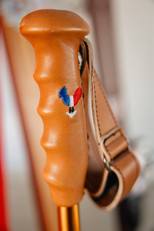 Poignée de bâton de ski ancien en bois et cuir, logo au coq